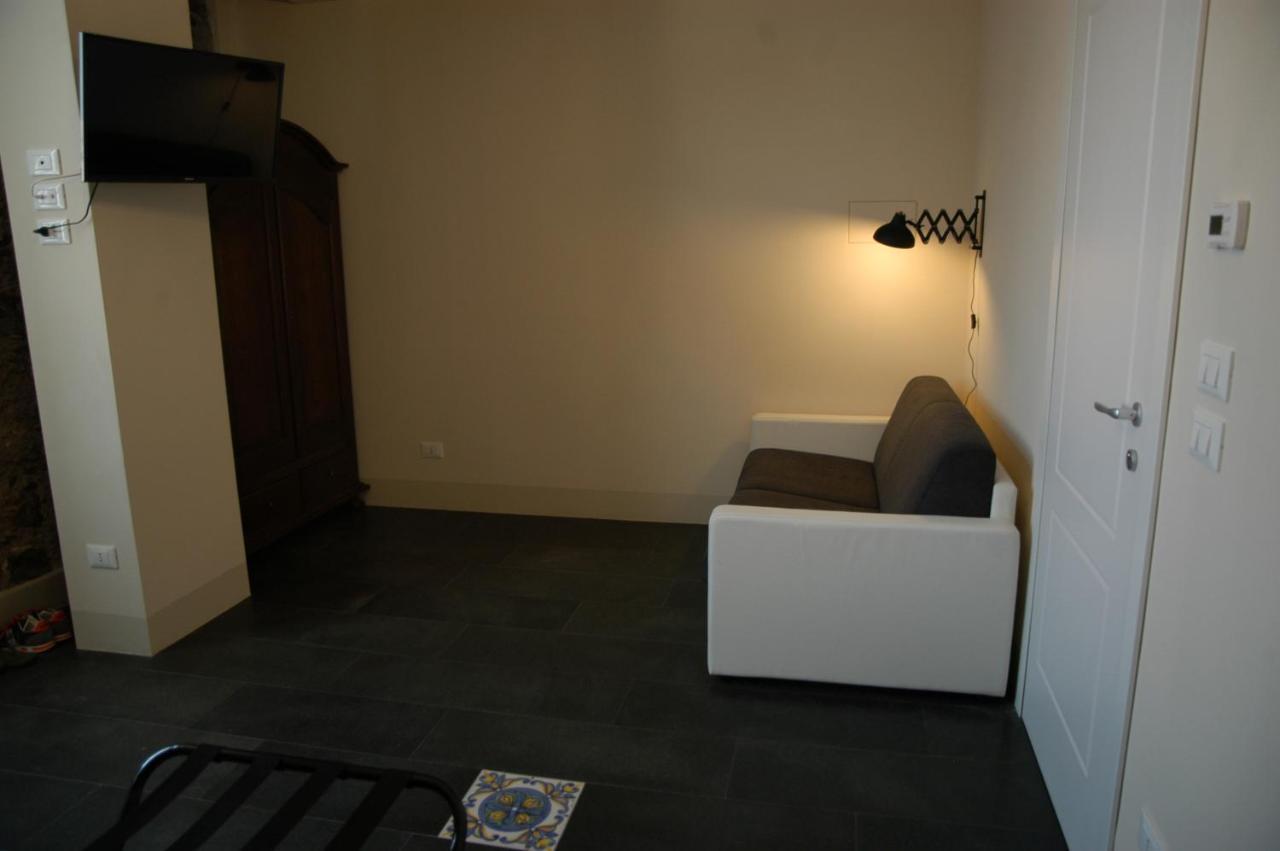 Castello D'Alcontres Guest House 3 Stelle Nizza di Sicilia Buitenkant foto