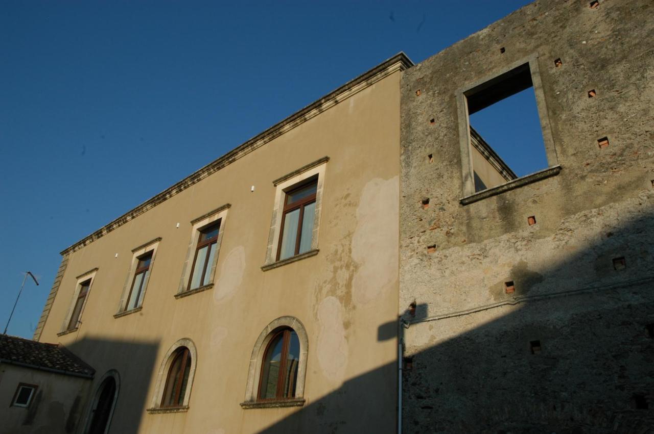 Castello D'Alcontres Guest House 3 Stelle Nizza di Sicilia Buitenkant foto