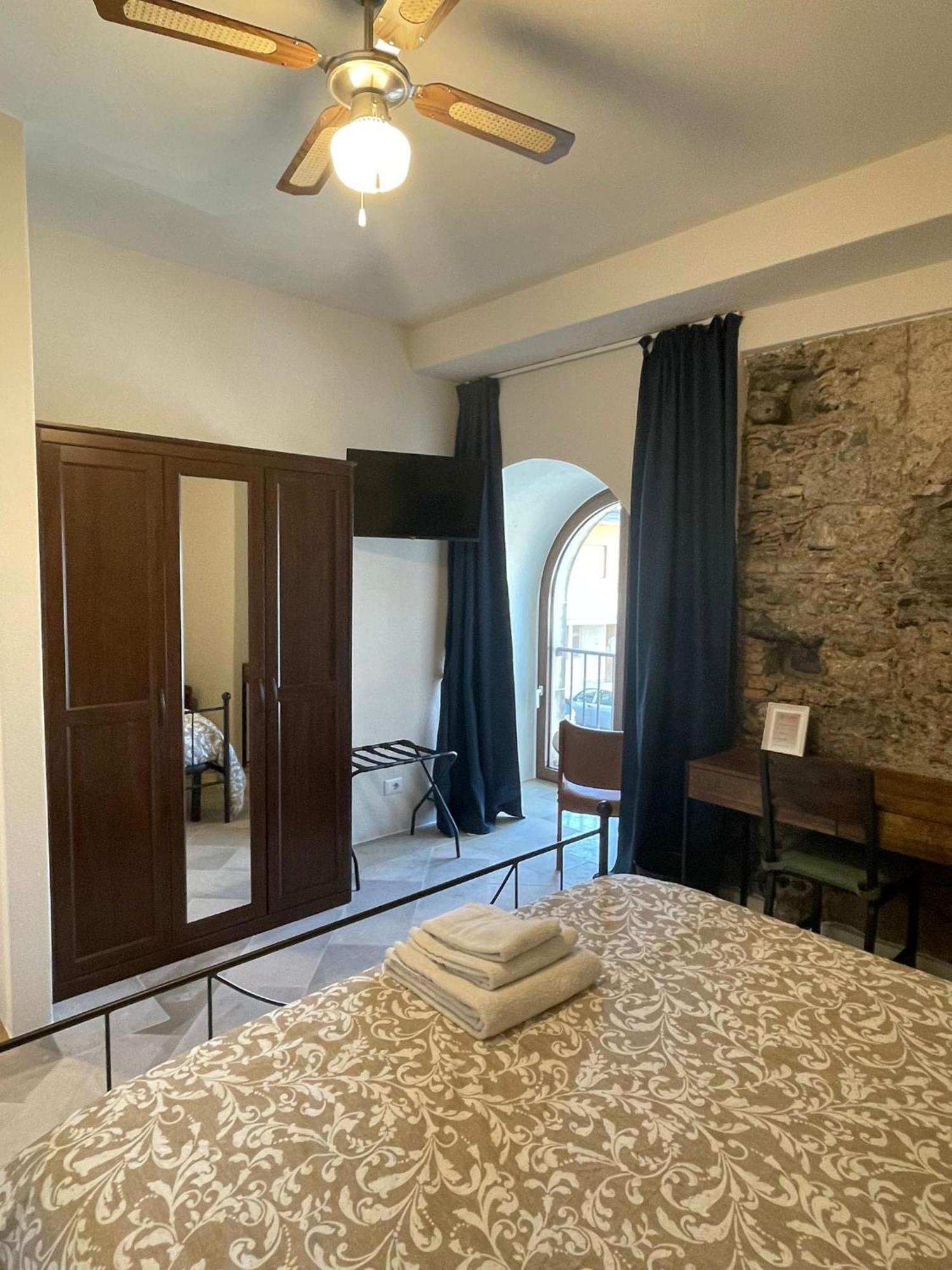 Castello D'Alcontres Guest House 3 Stelle Nizza di Sicilia Buitenkant foto