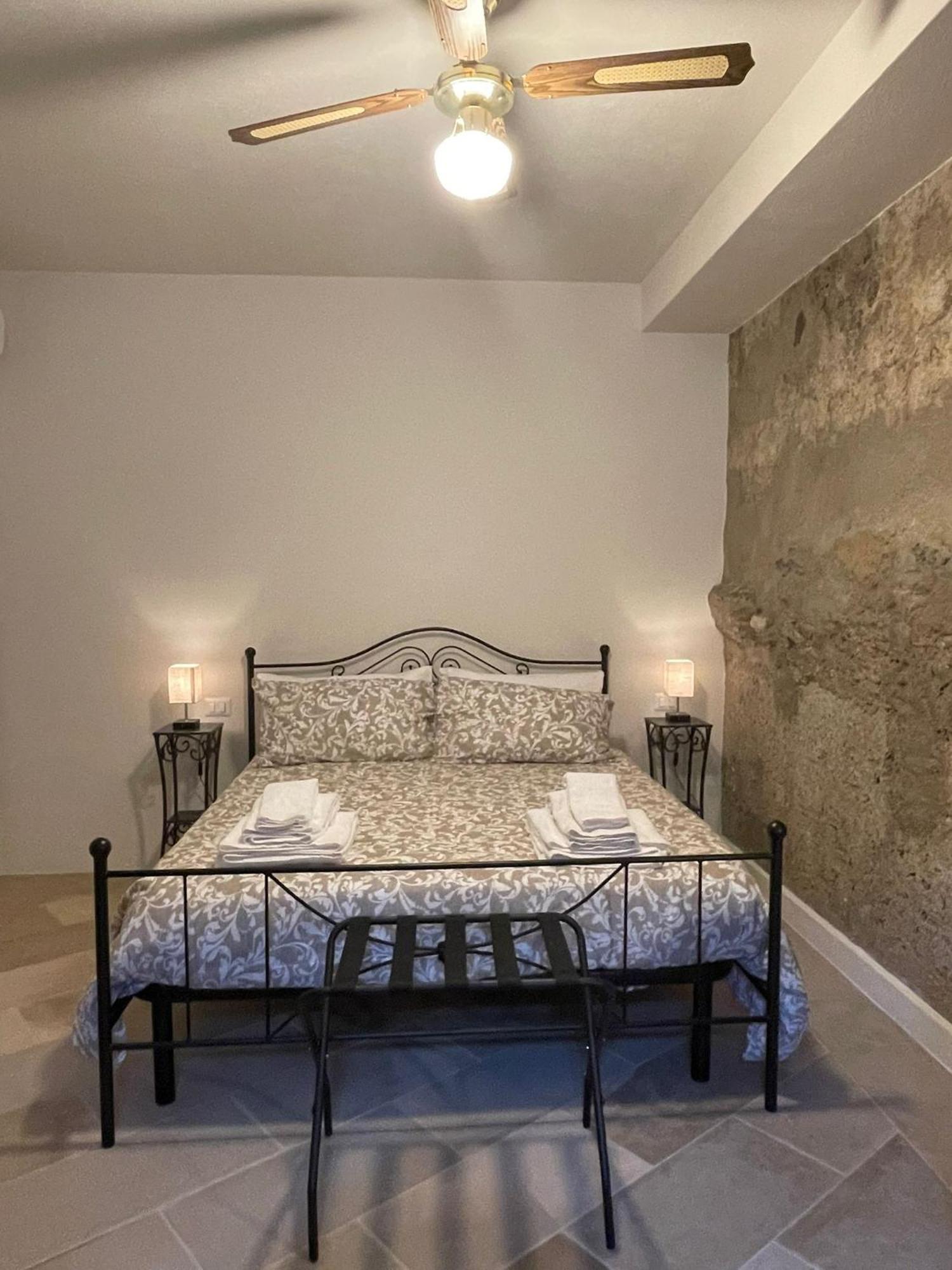 Castello D'Alcontres Guest House 3 Stelle Nizza di Sicilia Buitenkant foto